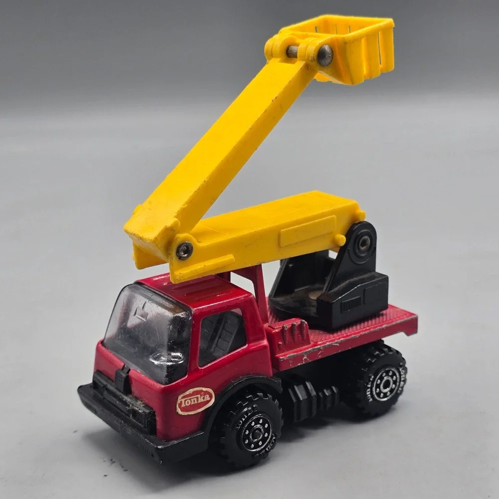 Vintage Tonka Cherry Picker Utility Truck Diecast Red Yellow Bucket Boom Toy